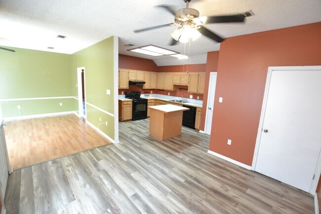 Building Photo - 2136 S Flannery Rd