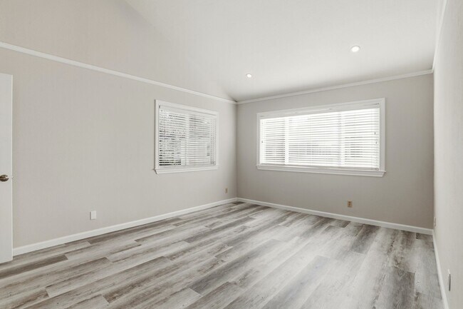 Building Photo - Renovated Los Gatos Townhome