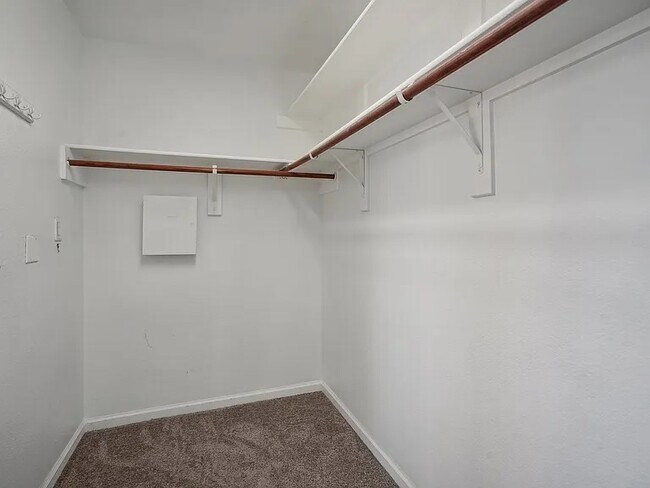 Building Photo - 118 Barrington Ln