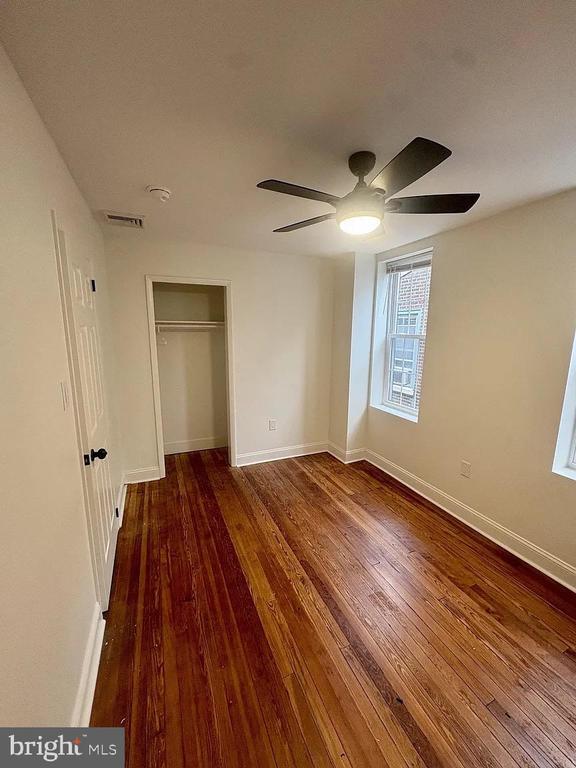 Building Photo - 4462 E Thompson St