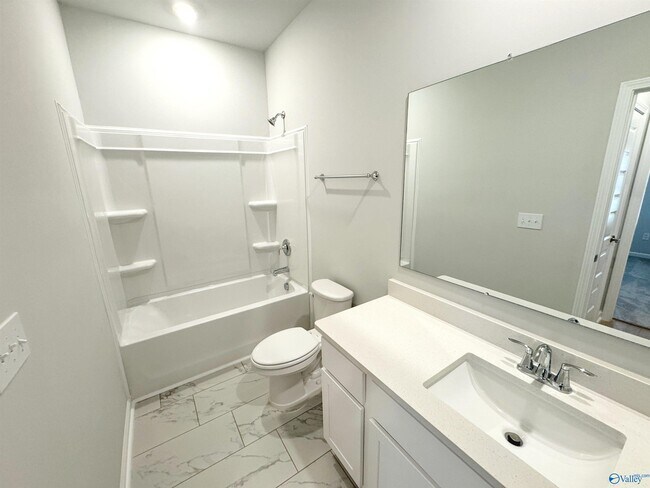 Building Photo - 139 Little Britain St