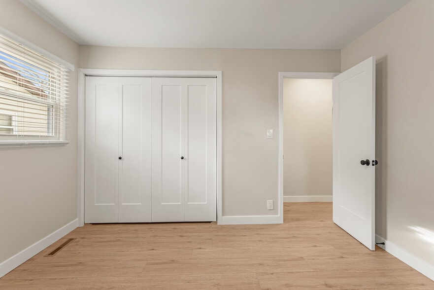 Building Photo - 1710 Crescent Dr