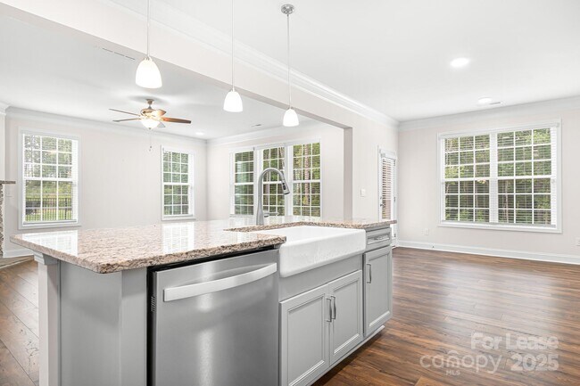 Building Photo - 1076 Thoroughbred Dr.