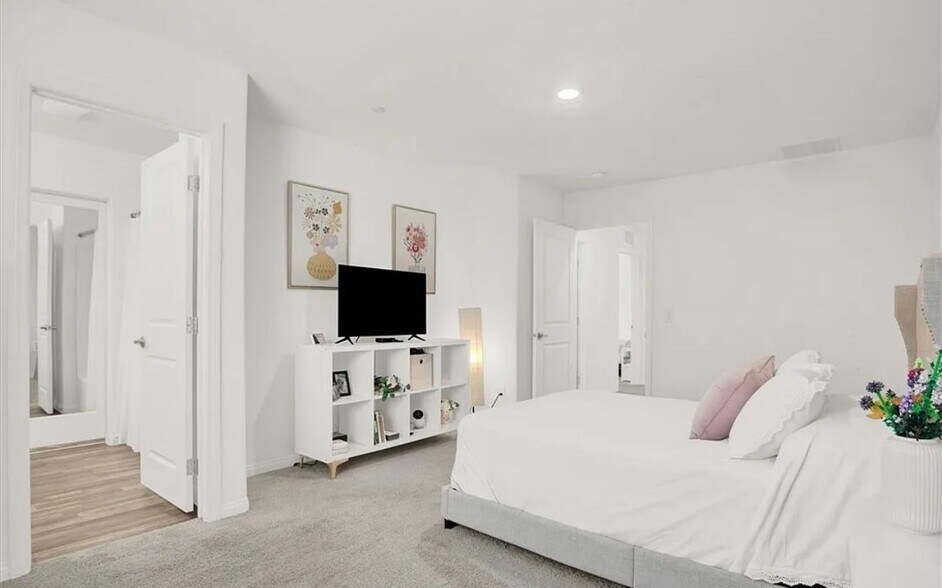 Building Photo - 2766 Atomic Tangerine Way