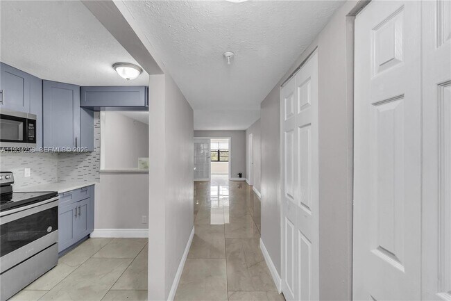 Building Photo - 4760 Lucerne Lakes Blvd W