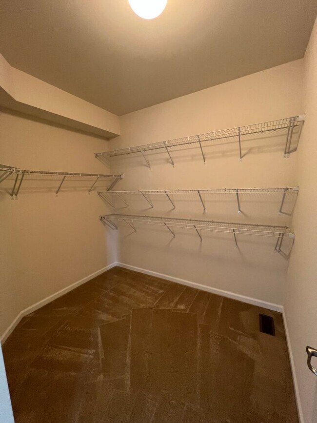 Building Photo - 965 Eagle Pl