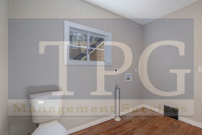 Building Photo - Renovated Home Nearby to KCMO Plaza