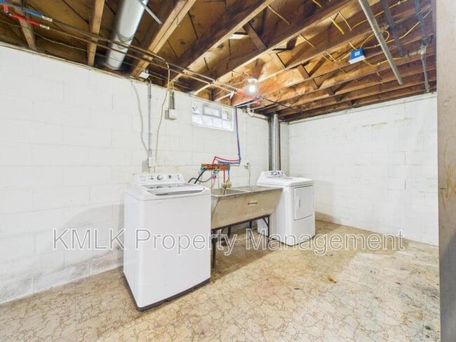 Building Photo - 170 Akers Ave