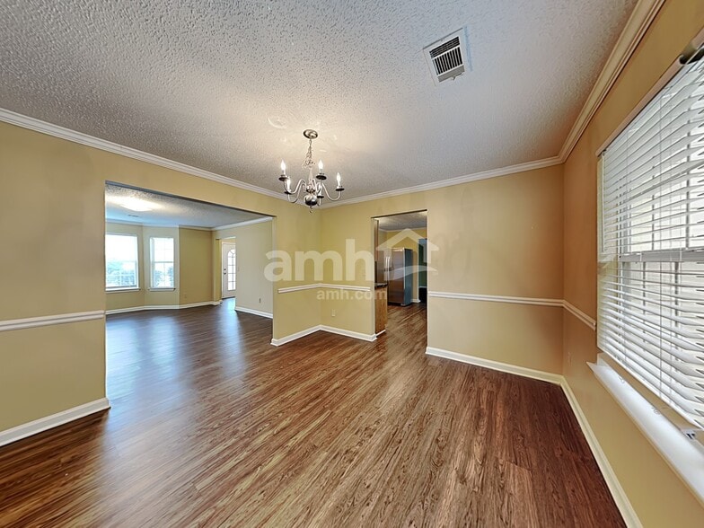 Building Photo - 1642 Village Place Cir NE