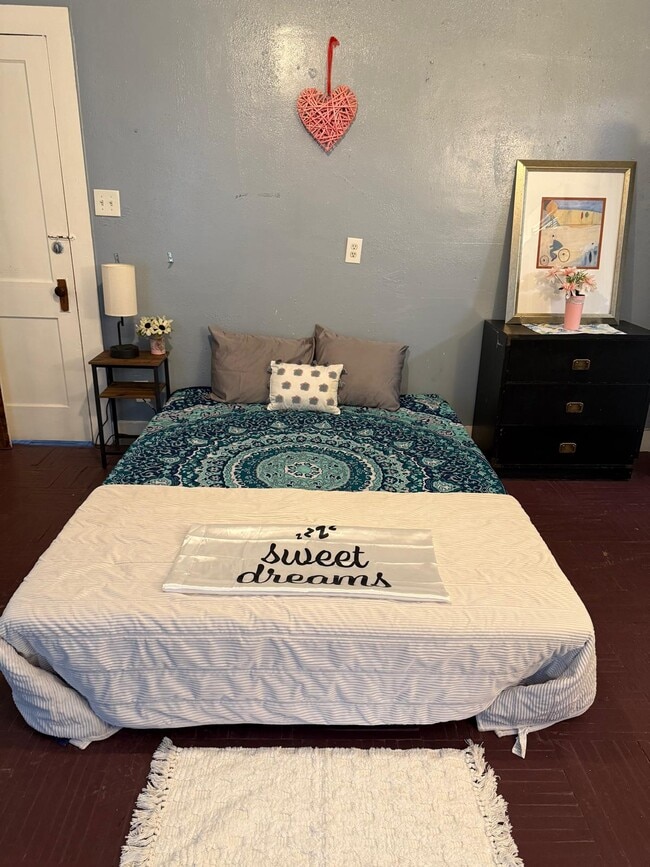 Building Photo - 2328 Union St