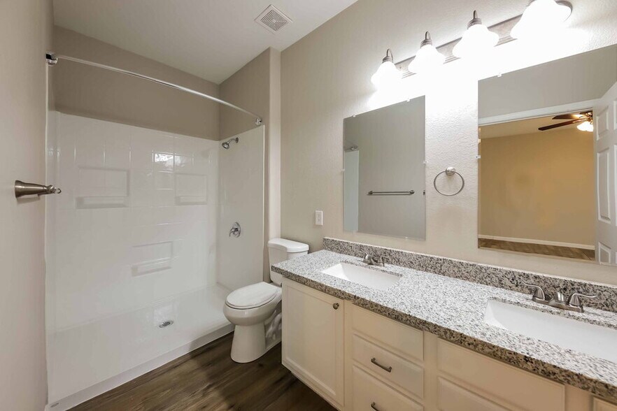 Building Photo - 10609 W Angels Ln