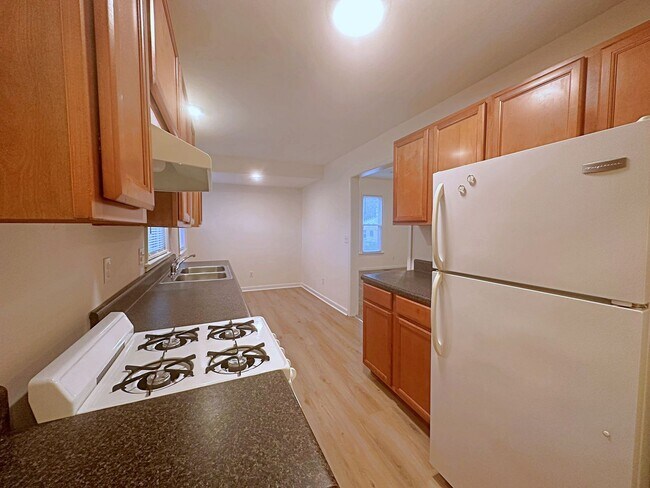 Building Photo - Bellevue - 2 Bedroom Apartment