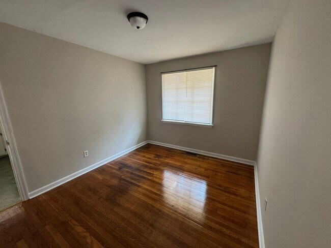 Building Photo - North Augusta Ranch with Tons of Natural Lighting!