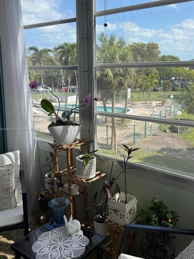 Building Photo - 447 NE 195th St