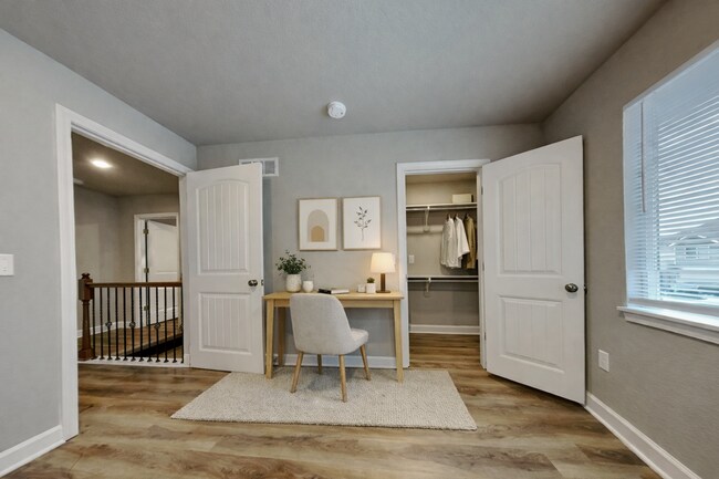 Building Photo - Spacious 3-Bedroom Home with Hardwood Floors & Patio in Blue Springs, MO