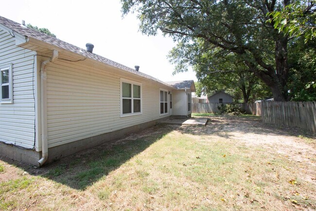 Building Photo - 104 Cotton Ln