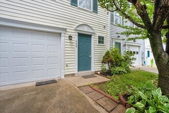 Building Photo - 442 Blossom Ln