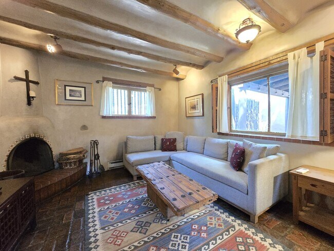 Building Photo - 770 Acequia Madre