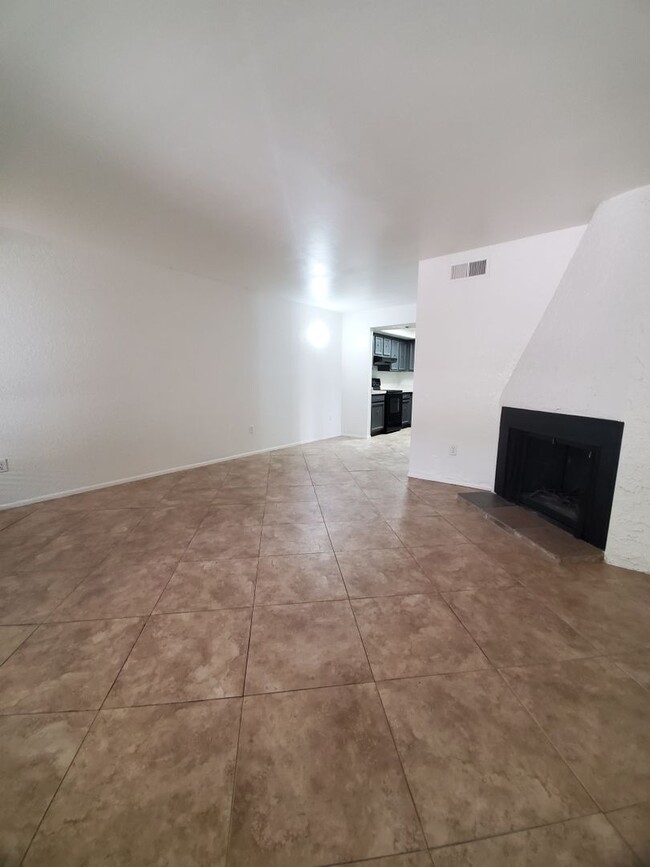 Building Photo - 2 Bedroom condo -w/d- Old Town Scottsdale/...