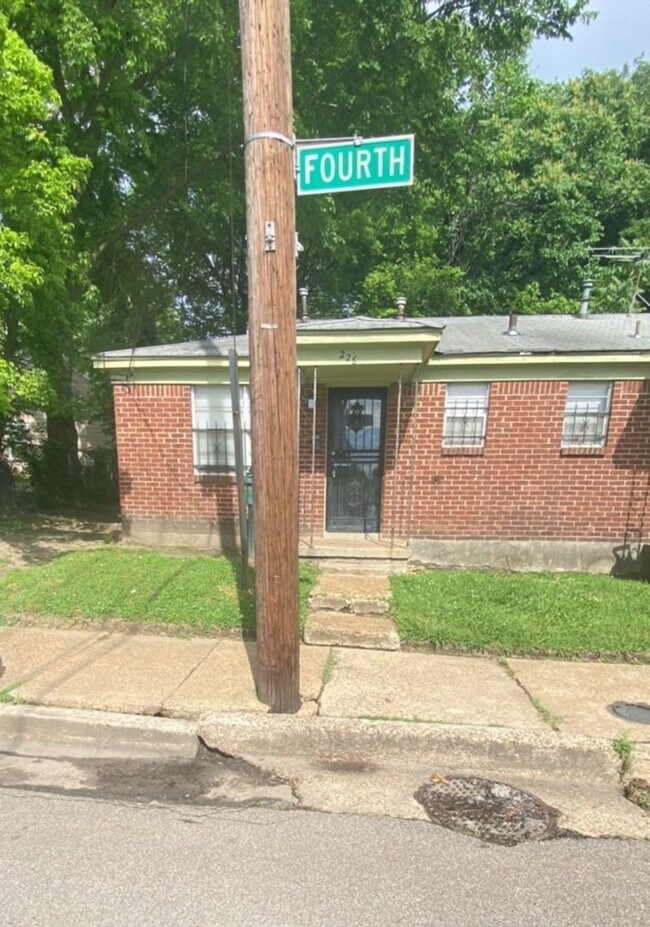Primary Photo - 228-228 Reno Ave