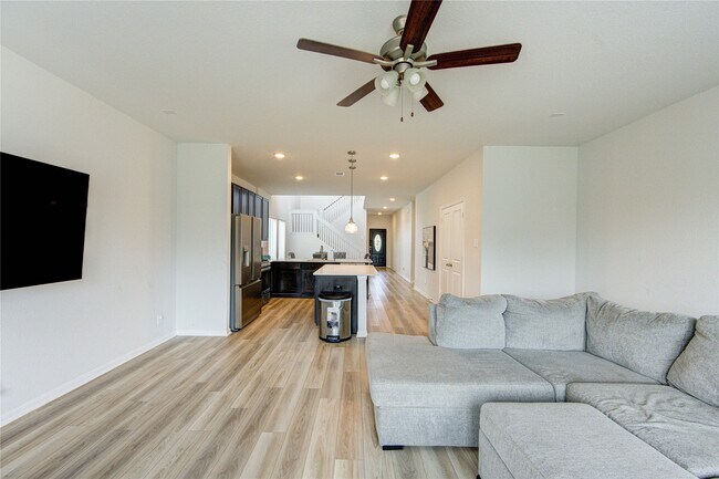Building Photo - 20951 New Proper Dr