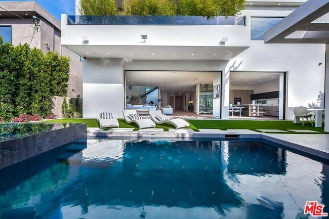 Building Photo - 723 Orlando Ave