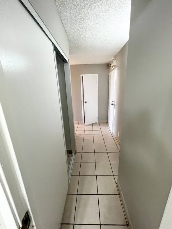 Building Photo - 1020 E Desert Inn Rd