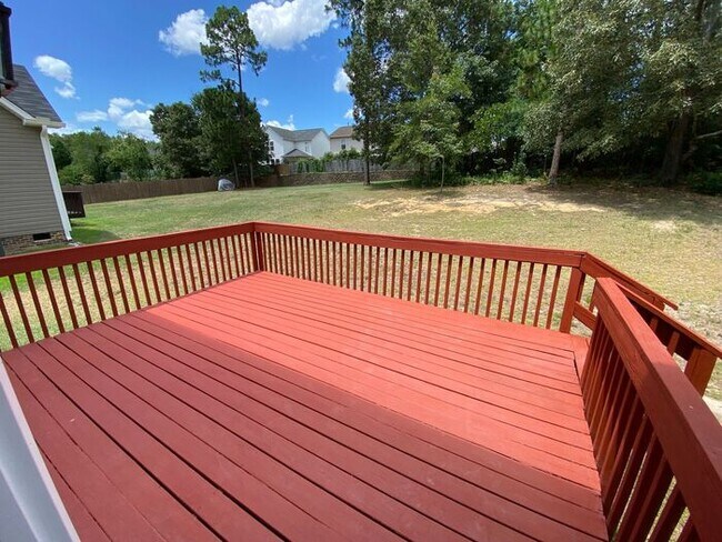 Building Photo - Northeast / Elgin- Offering Self Guided Tour with RENTLY!