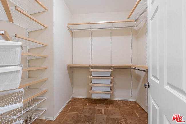 Building Photo - 850 Croft Ave