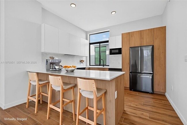 Building Photo - 529 NE 61st St