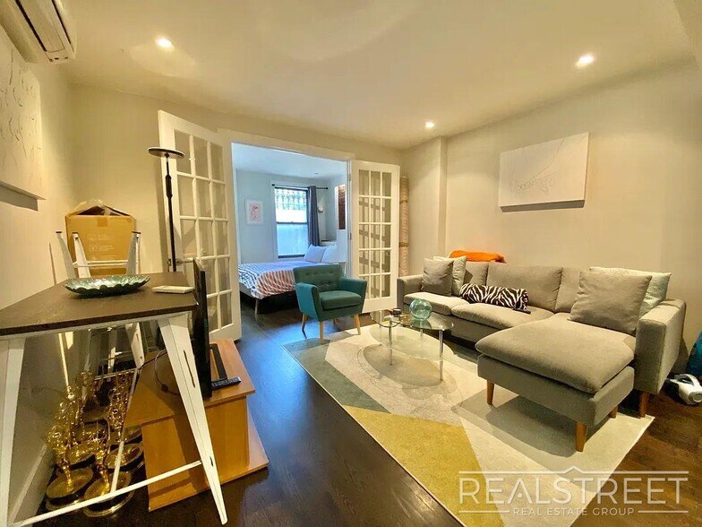 Building Photo - Modern Ground-Floor 1 Bedroom with Gym, Roof Deck & Courtyard in Prime Williamsburg