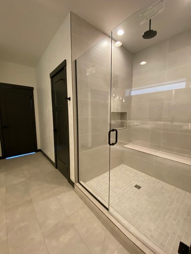 Building Photo - Close to Micron, 3 Bedroom 3 bath w/ a Mil...