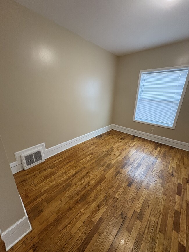 Building Photo - 904 Linden Grove Ave