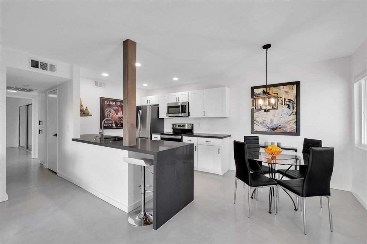 Building Photo - 1111 E Ramon Rd