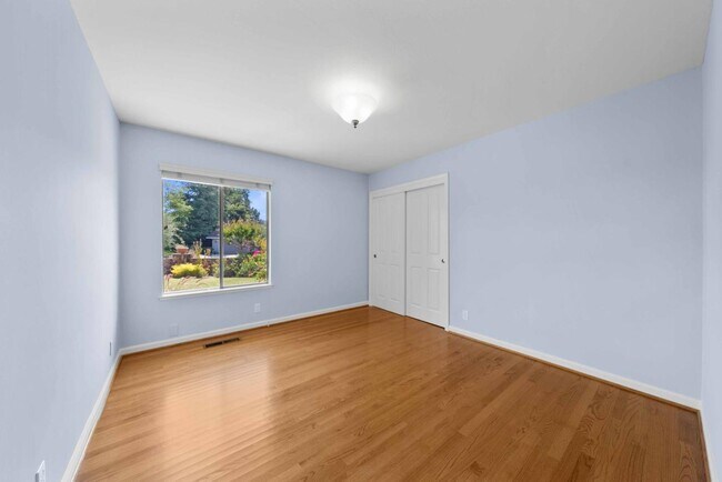 Building Photo - 7175 Red Holly Ct