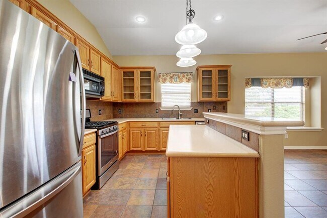 Building Photo - 904 Black Canyon St