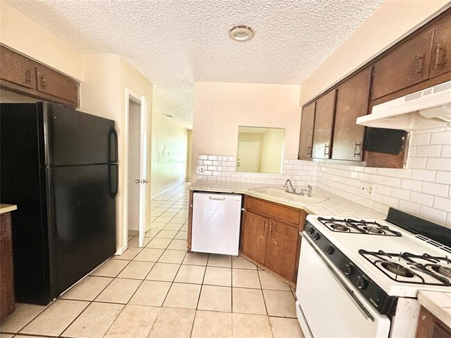 Building Photo - 207 W William Cannon Dr