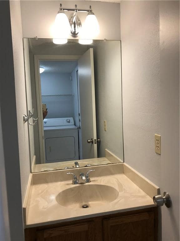 Building Photo - 5908 Parkwood Dr