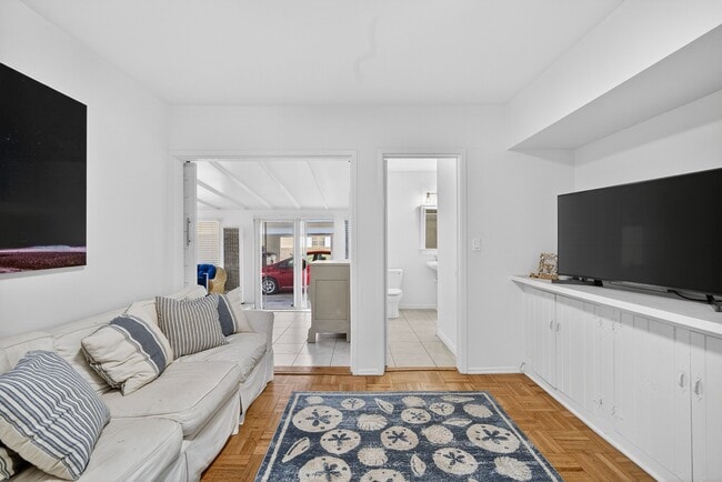 Building Photo - 237 Avenida Montalvo