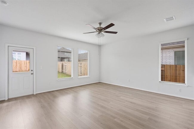 Building Photo - 315 Diamondleaf Dr