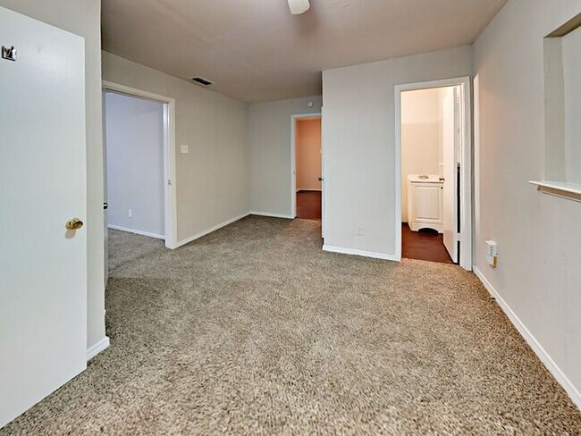 Building Photo - $1000 OFF 1st Month*. No App Fee