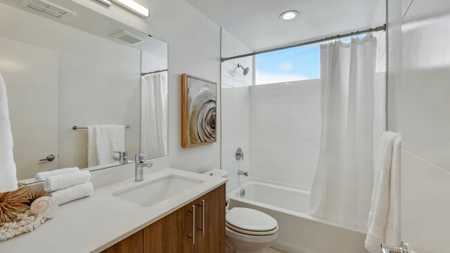 Building Photo - Contemporary Comfort in Mount Baker