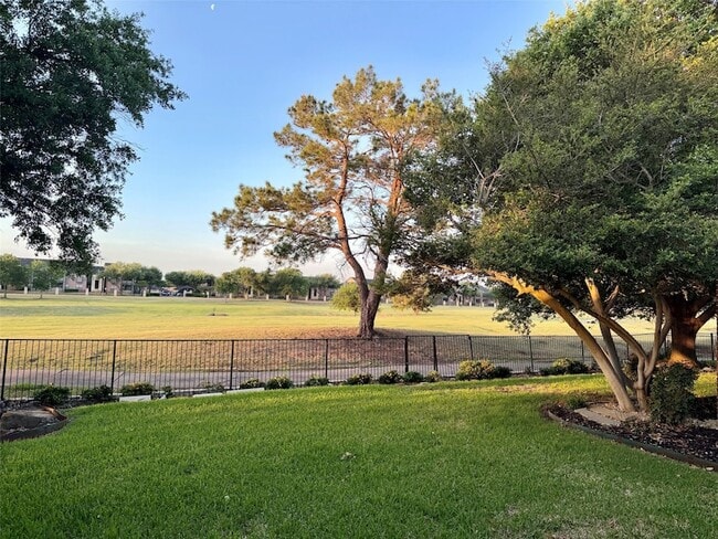 Building Photo - 1327 Barrington Dr