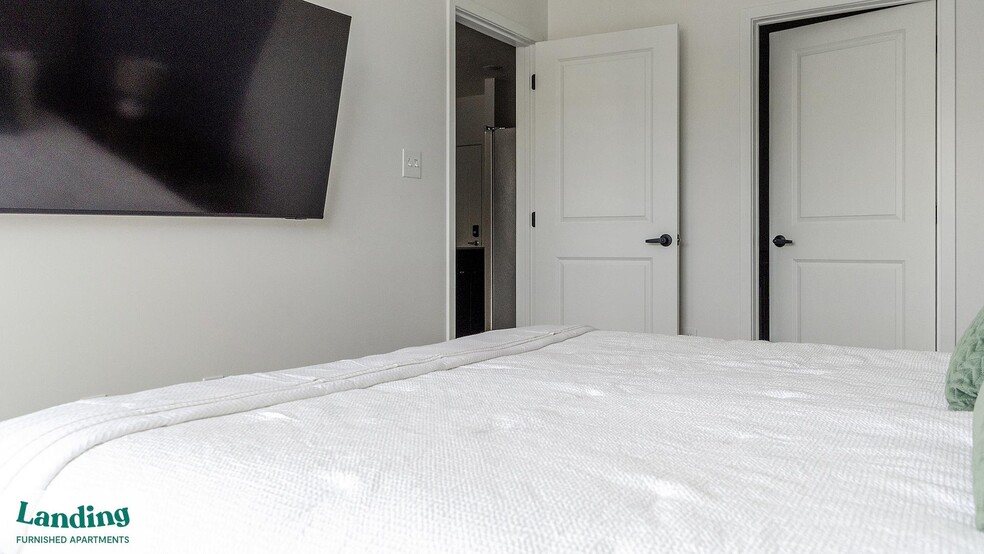 Building Photo - 650 N Main St