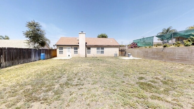 Building Photo - Single-story 3/2 Home Located in Highland,...