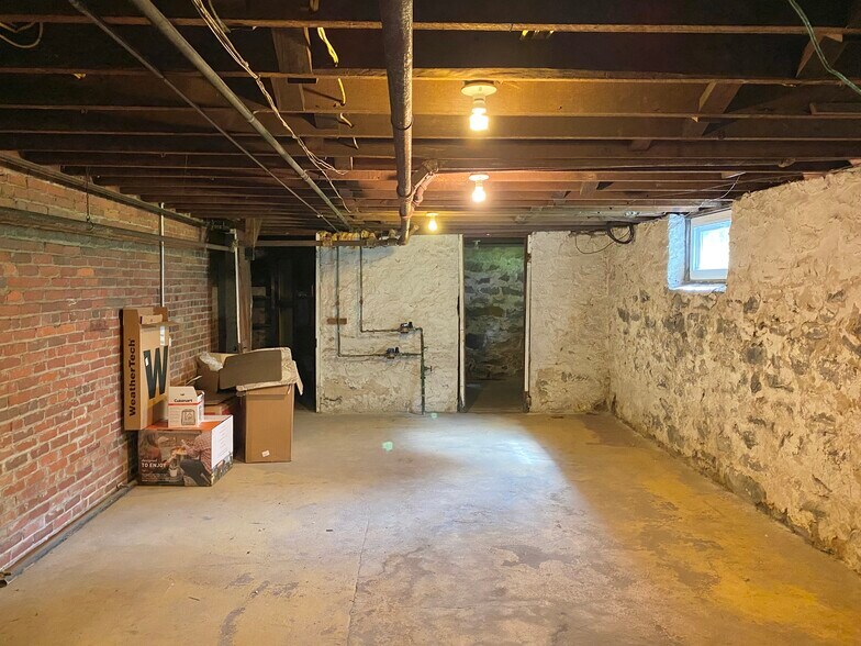 Building Photo - 1812 Vine St