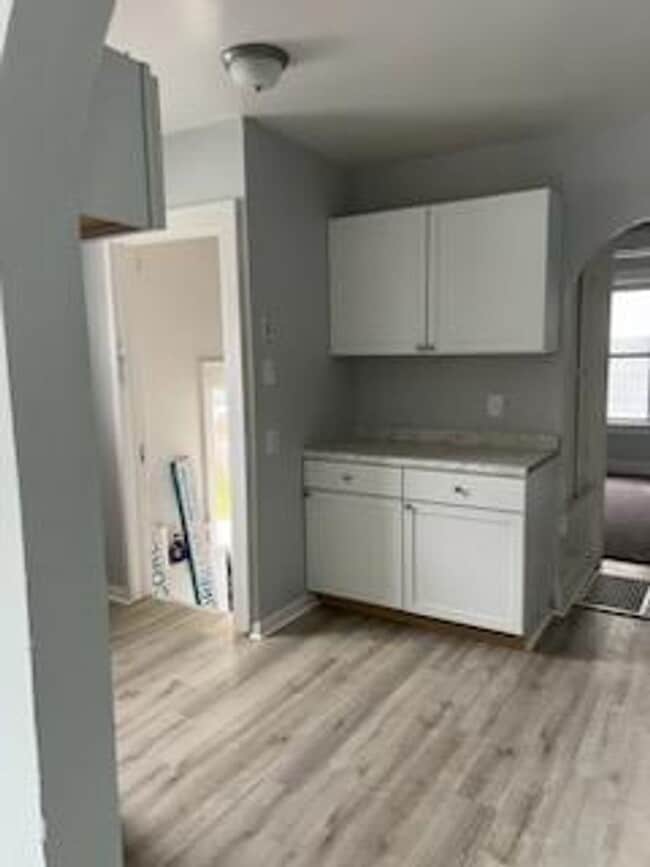 Building Photo - 2 bedroom, 1 bathroom home near Bunn Park $975