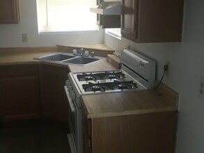 Building Photo - 4216 Russel Ct NE