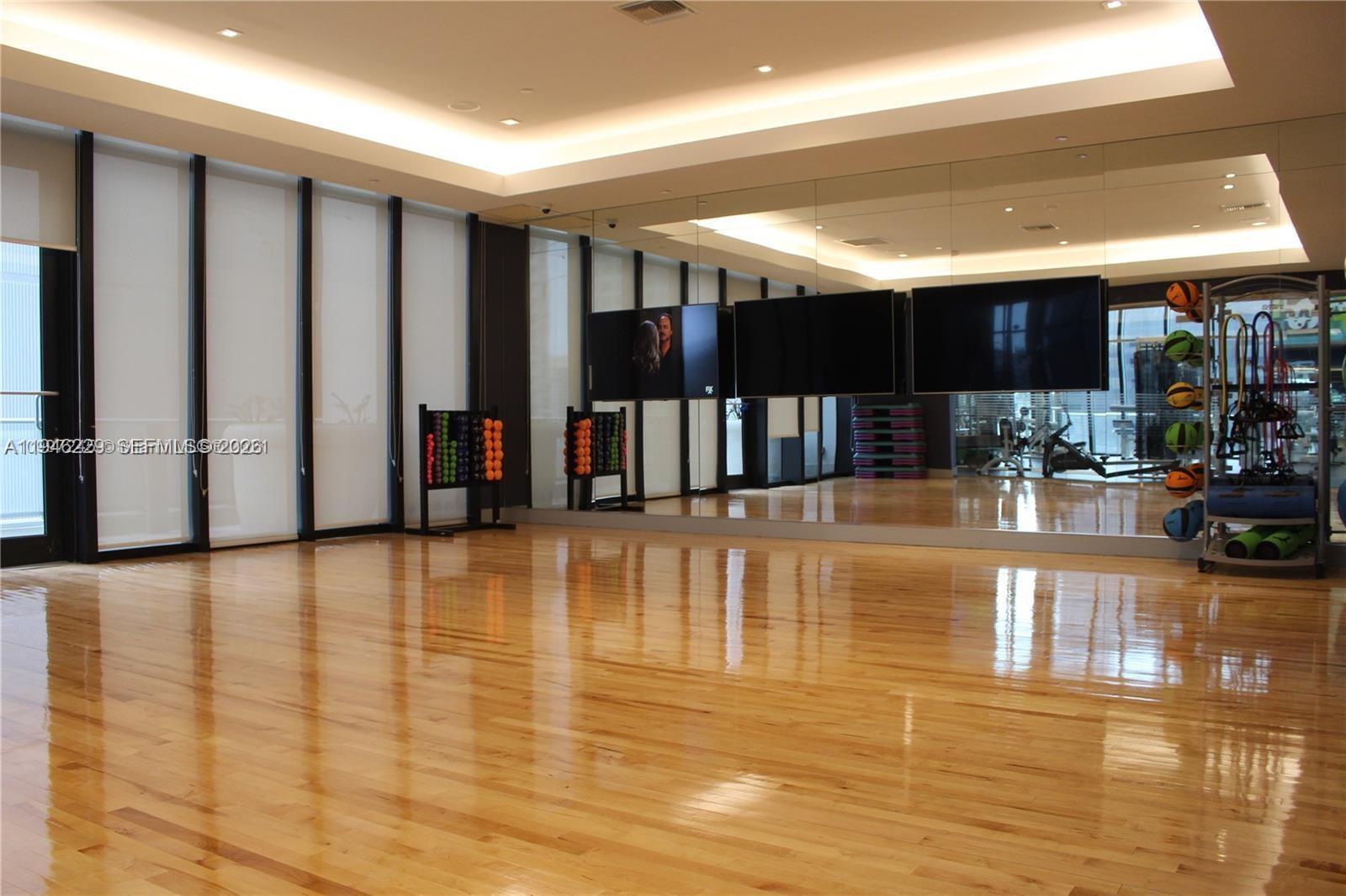 Building Photo - 1010 Brickell Ave