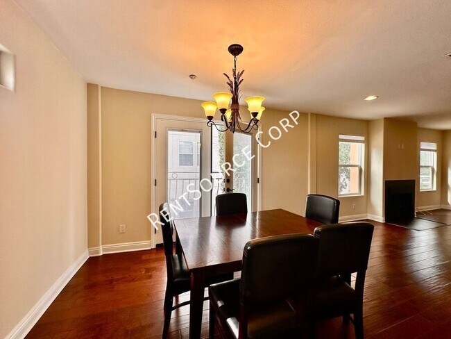 Building Photo - 4220 Fair Ave